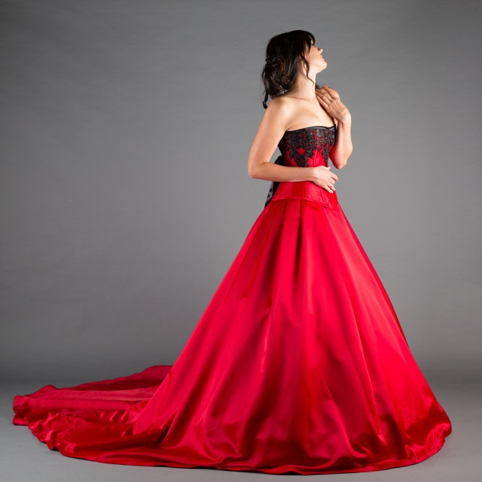 Maternity sequin tail gown court pregnancy